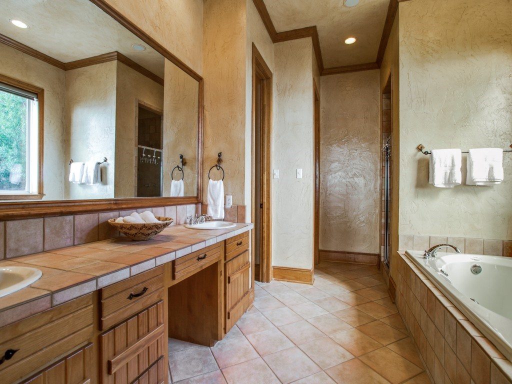 16-island-frive-master-bath-1024x768