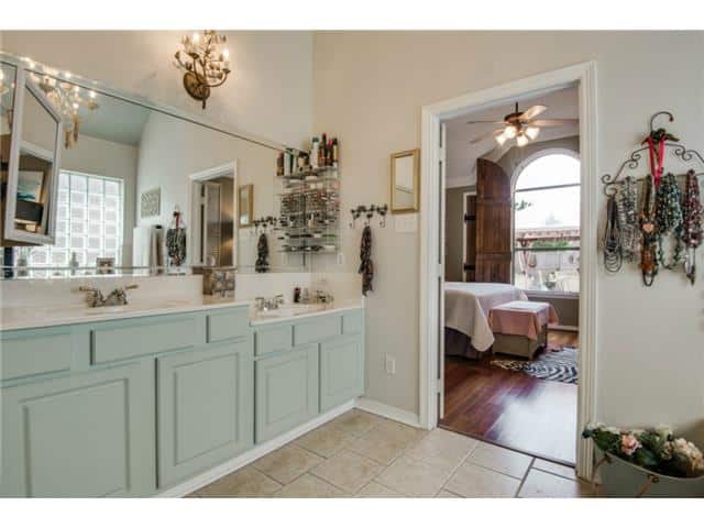 1705-Quarry-Master-Vanity