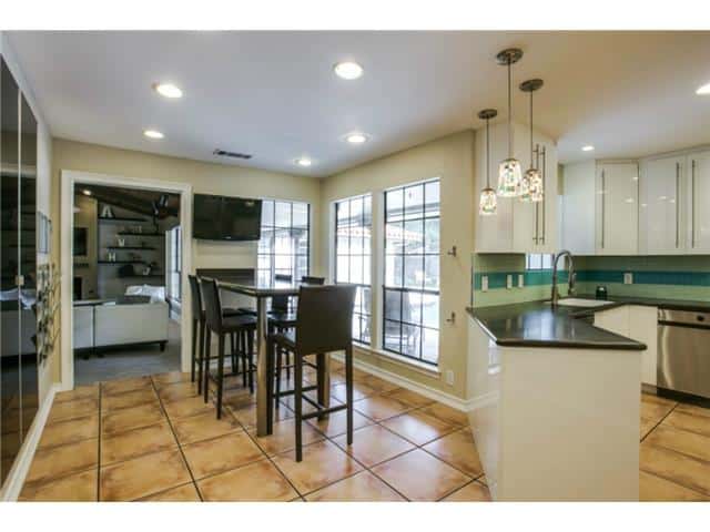 1712-Lake-Side-Breakfast