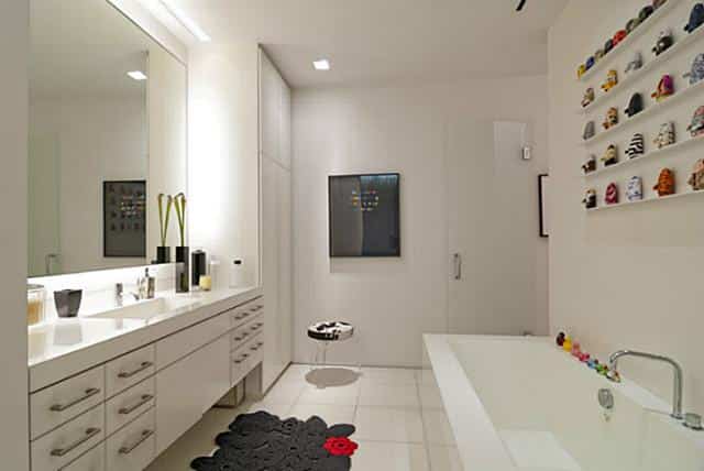 1717-One-Arts-Plaza-bath-2