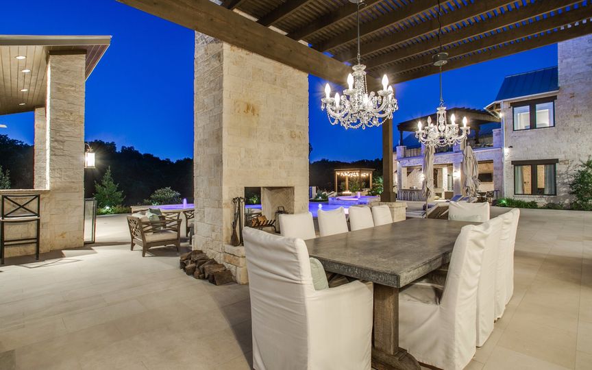 1750-Trace-Bella-Ct-ext-dining