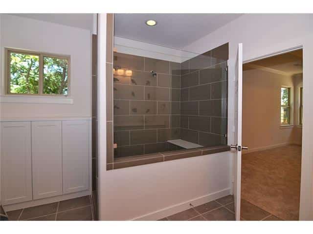 1807-Tucker-master-bath