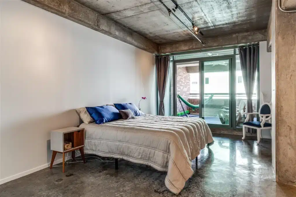 1999-McKinney-Apt-1206