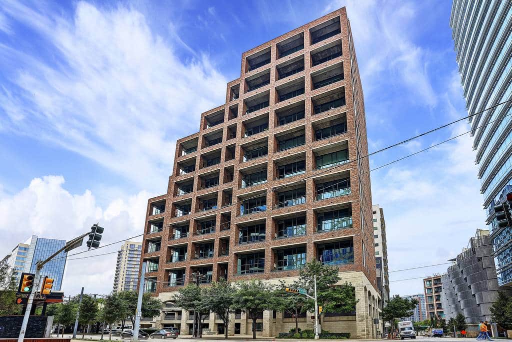 1999-McKinney-Apt-1206