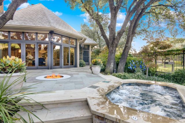 03_7_Kingsgate-Front-Door-Dusk-1103_mls