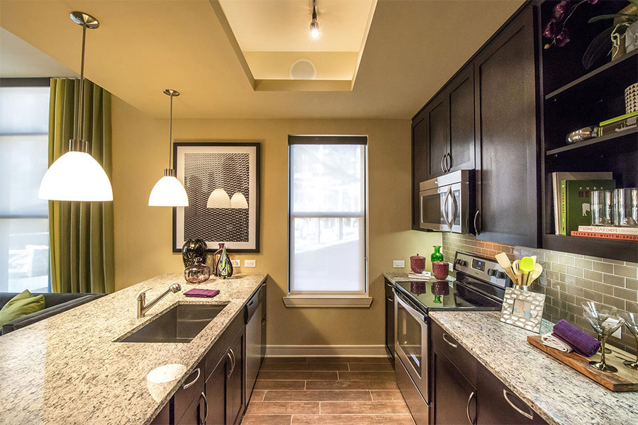 1_10_1_8_TAYLOR-2983_900x600