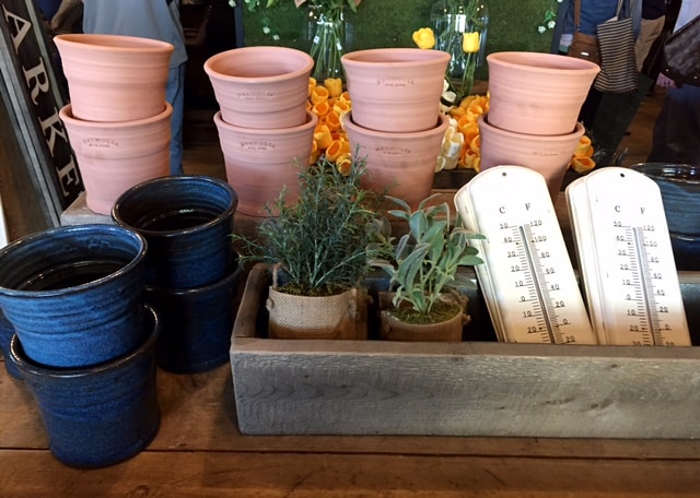 Chip-and-Joanna-Gaines-HGTV-Fixer-Upper-300x225