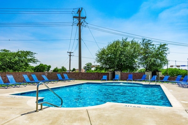 La-Frontera-entrance