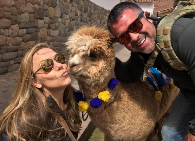 Home-Girls-With-REMAX-logo