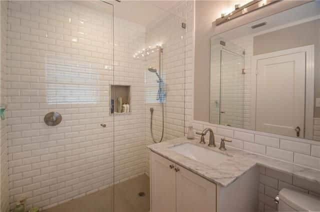 2000-Mayflower-Master-Bath