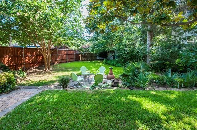 2000-Mayflower-backyard