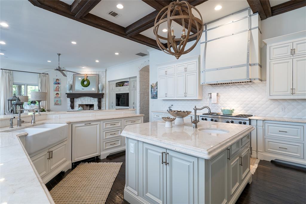 2001-Navasota-Court-overview