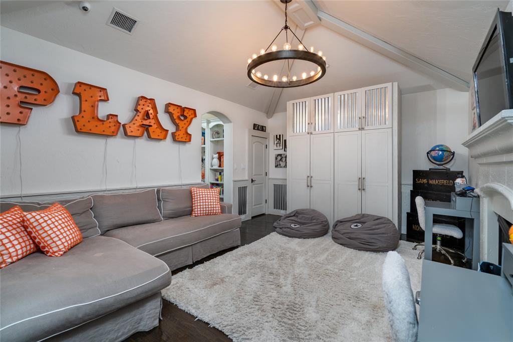 2001-Navasota-Court-overview