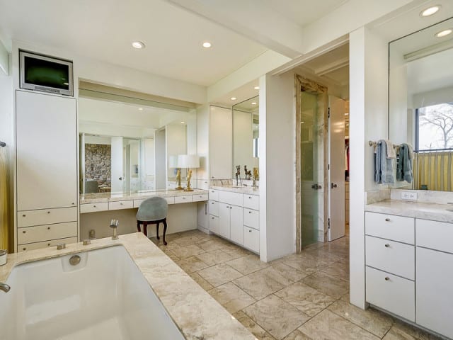 2004-Canterbury-drive-master-bath-2-e1444451769684