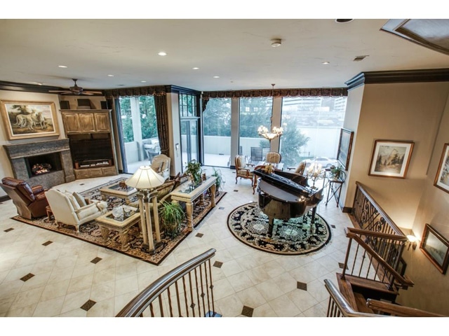 205-Pecan-Family-Living