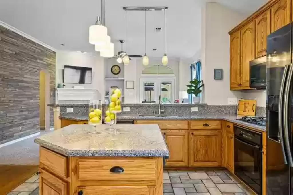 210-Silver-Oak-Front