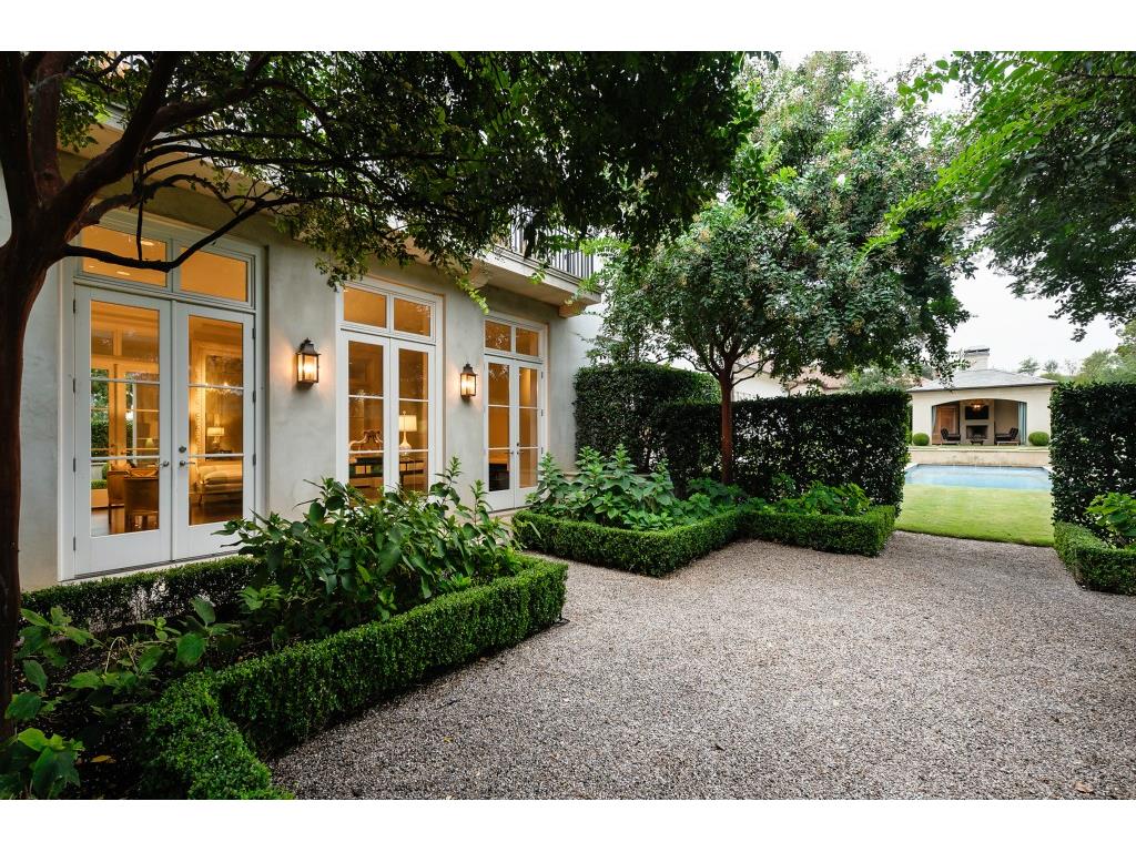 2104-Cedar-Elm-gardens