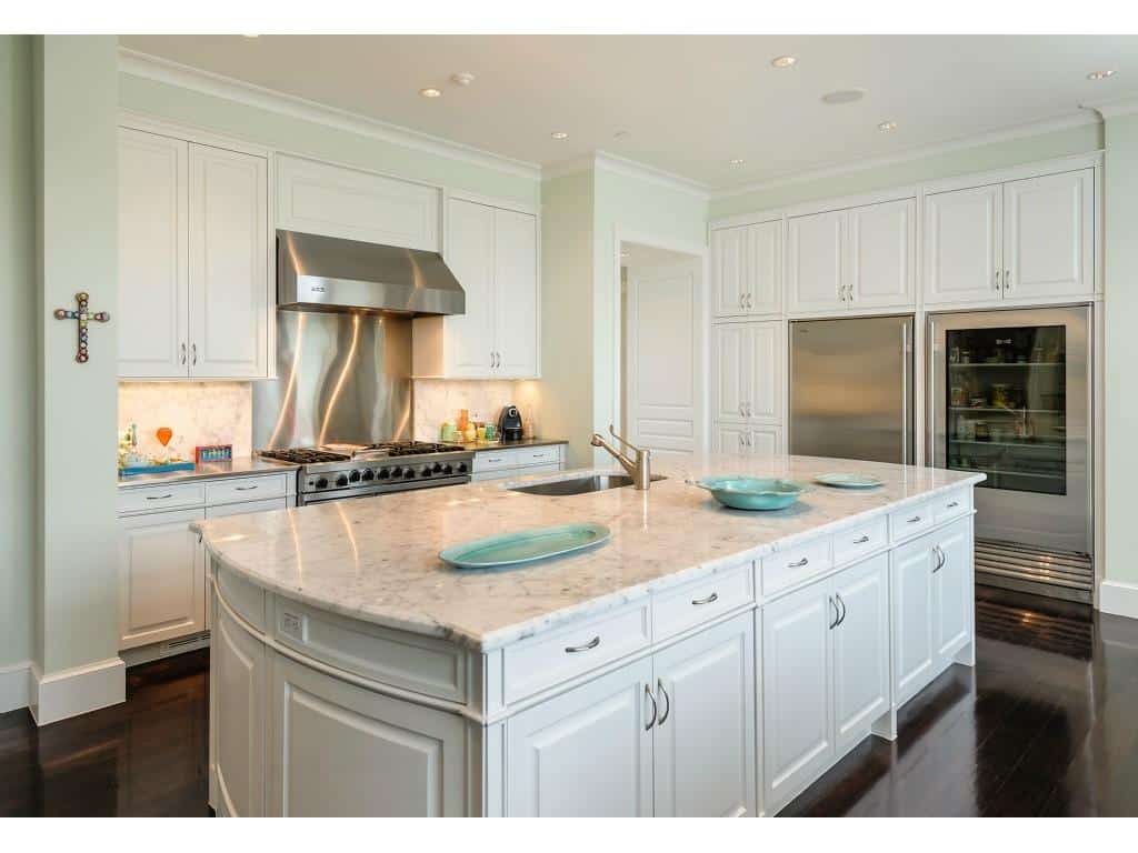 2104-Cedar-elm-kitchen