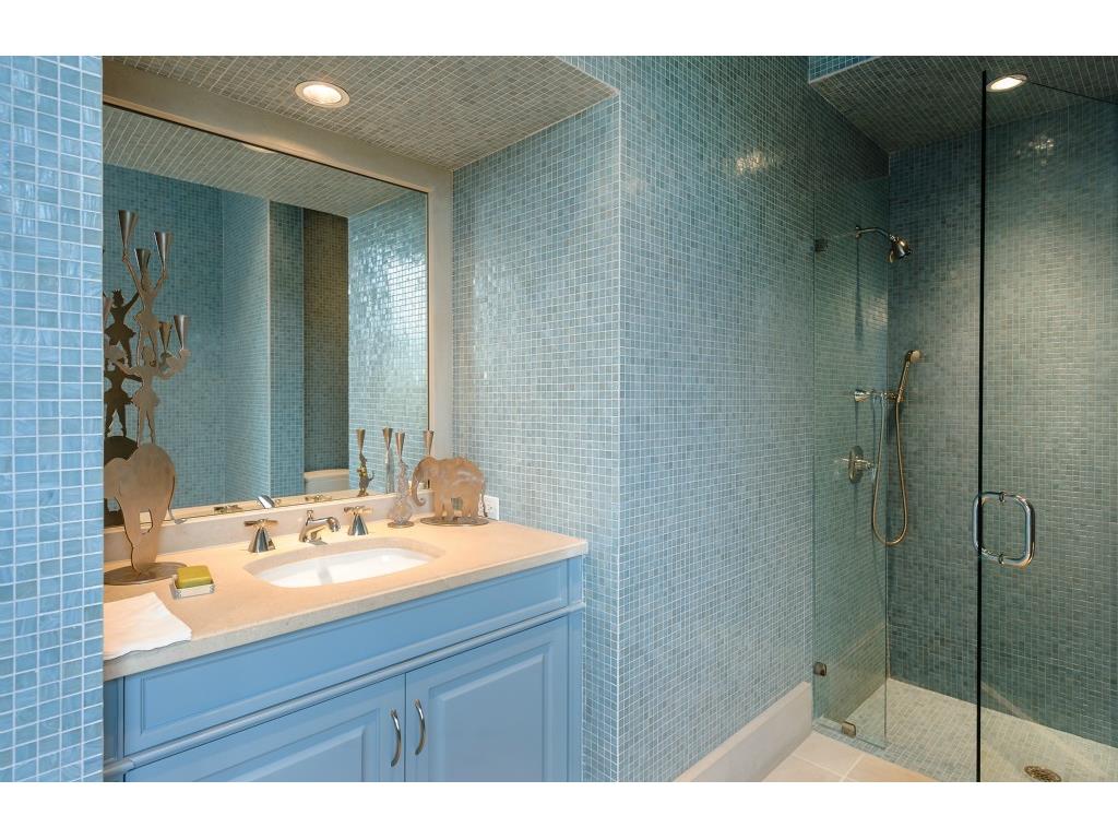 2104-cedar-Elm-pool-bath