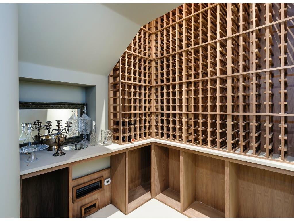 2104-cedar-Elm-wine
