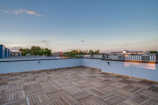 640x500-large-vertical-overlay-1