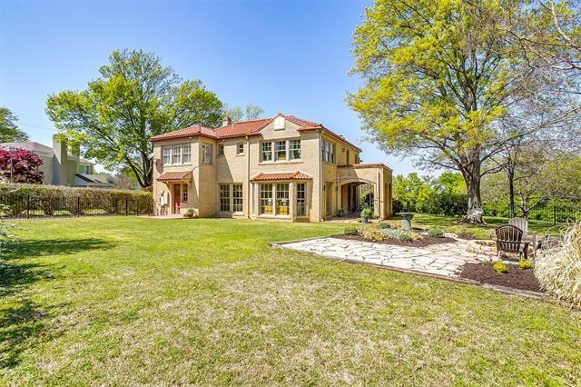 2200-Winton-Terrace-Front-2