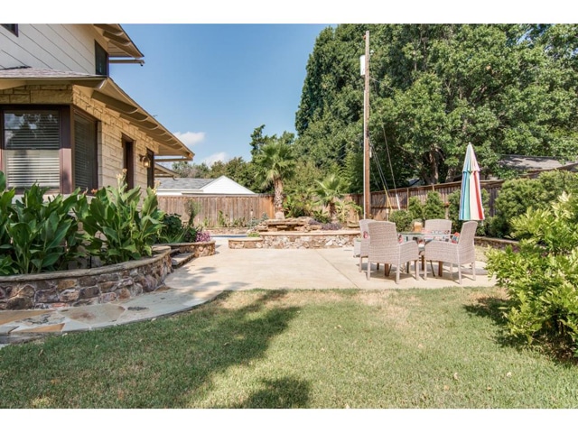 2203-W-Colorado-Backyard