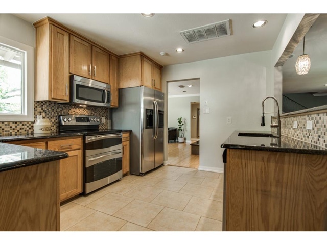 2203-W-Colorado-Kitchen