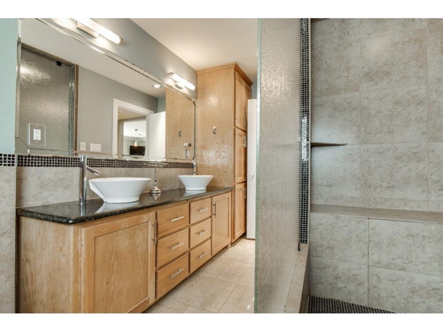 2203-W-Colorado-Master-Bath