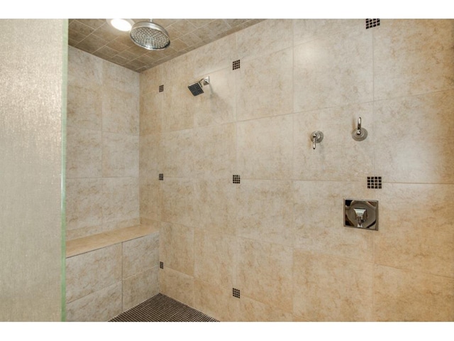 2203-W-Colorado-Master-Shower