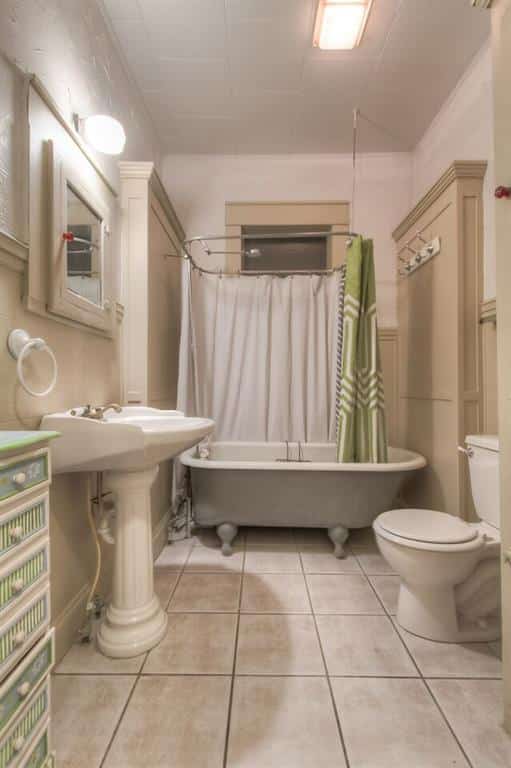 2209-Hurley-ave-fw-bathroom