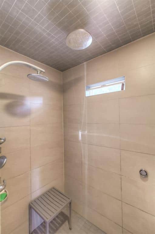 2209-Hurley-way-fw-shower