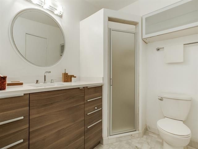 2210-Saint-Francis-o