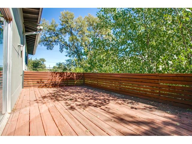 2211-N.-Fitzhugh-Deck