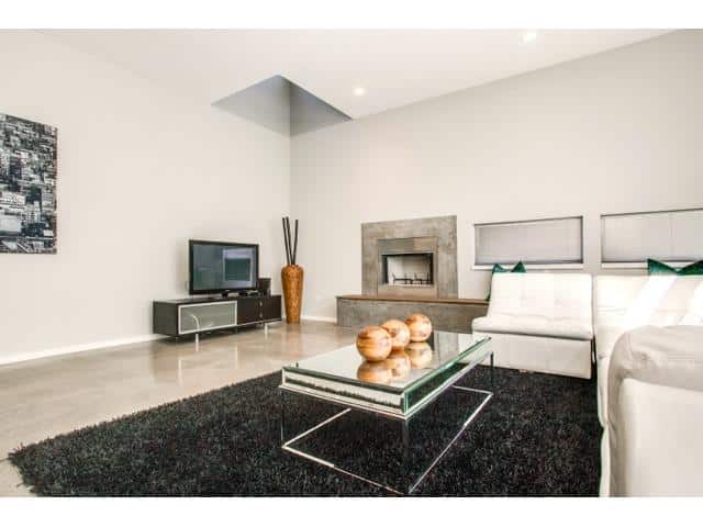 2211-N.-Fitzhugh-Living-2