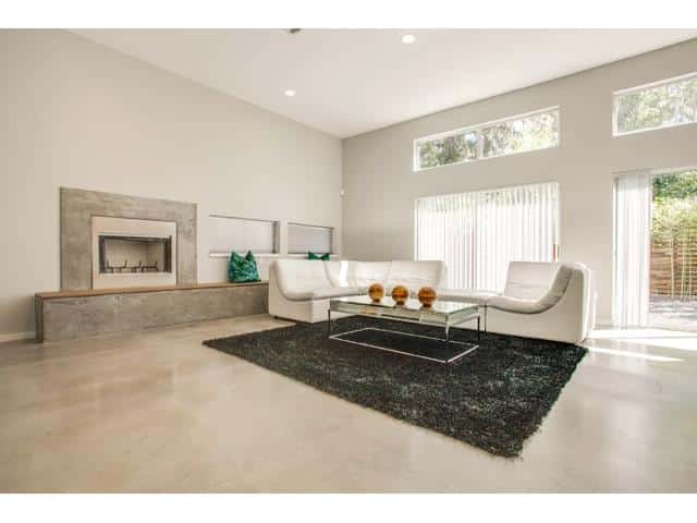 2211-N.-Fitzhugh-Living