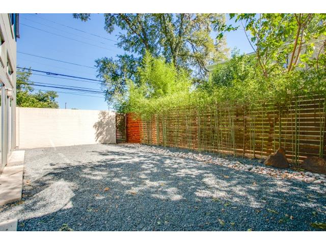 2211-N.-Fitzhugh-Outdoors