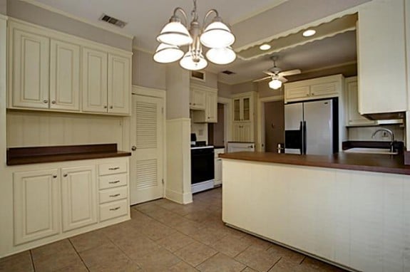 2213-Stanley-Ave-Breakfast-575x382