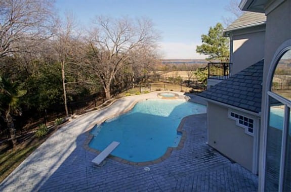 2224-Lakeridge-Backyard-and-view-575x380