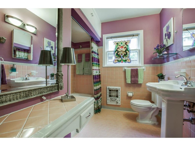 2225-Stevens-Woods-Hall-bath