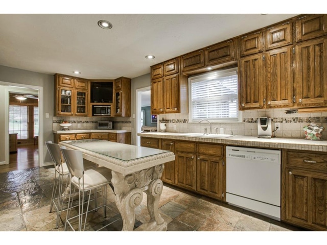 2225-Stevens-Woods-Kitchen-2