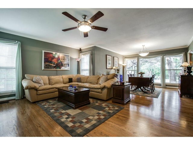 2225-Stevens-Woods-Living-Dining