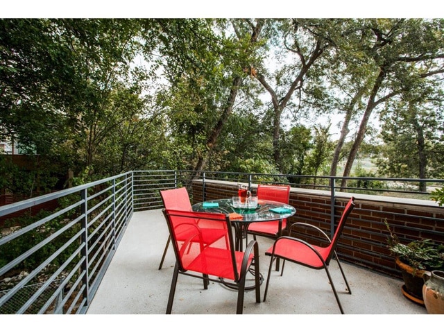 2239-Kessler-Woods-Dining-Balcony
