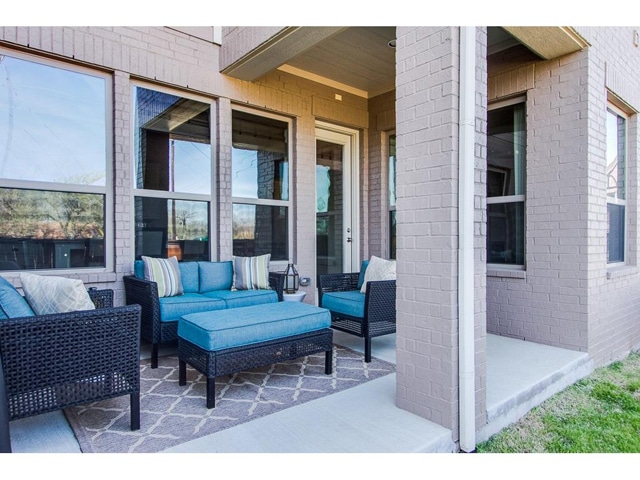 2272-Longwood-Porch