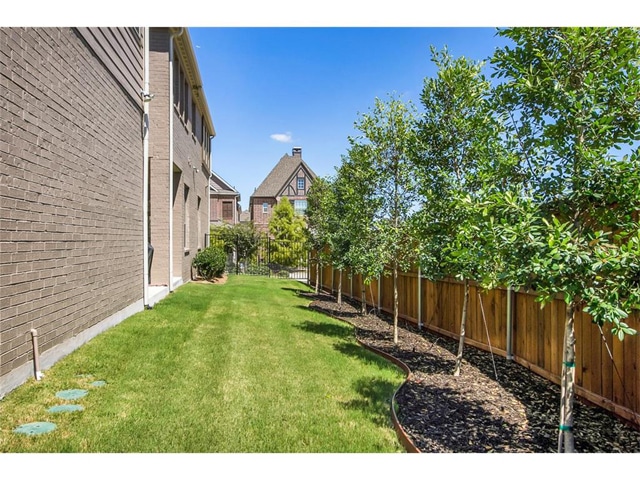 2272-Longwood-Side-Yard