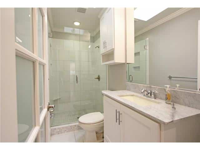 2308-W.-Colorado-Hall-Bath