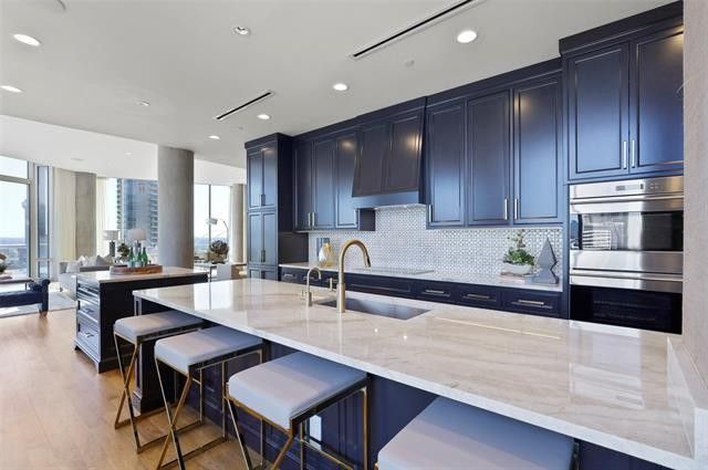 2408-Victory-Park-Lane-4