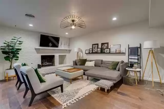 2409-Whitewood-Front