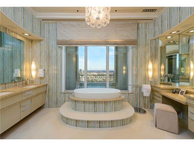 2555-N-Pearl-2200-Penthouse-Master-Bath