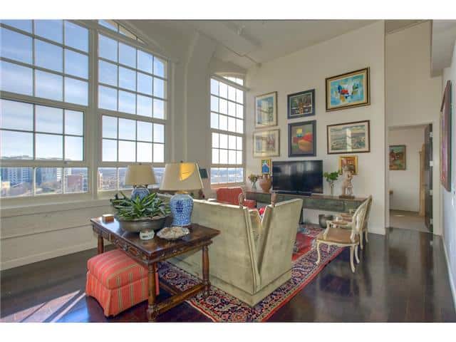 2600-W-7th-ST-2738-Living-3